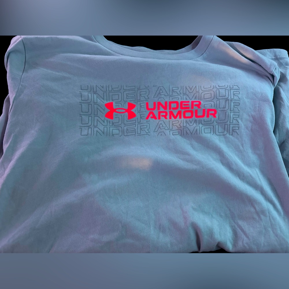 Under Armour tshirt
